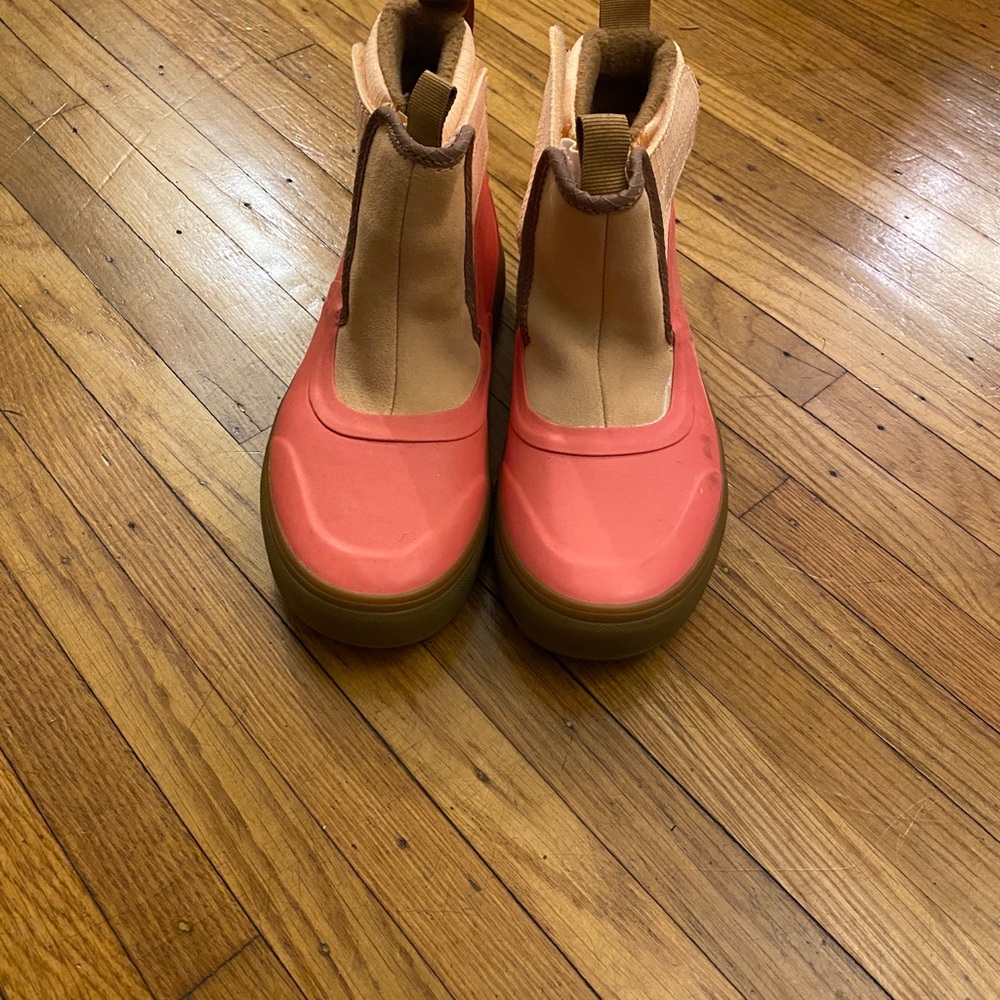 Stylish Women's Two-Tone Boots